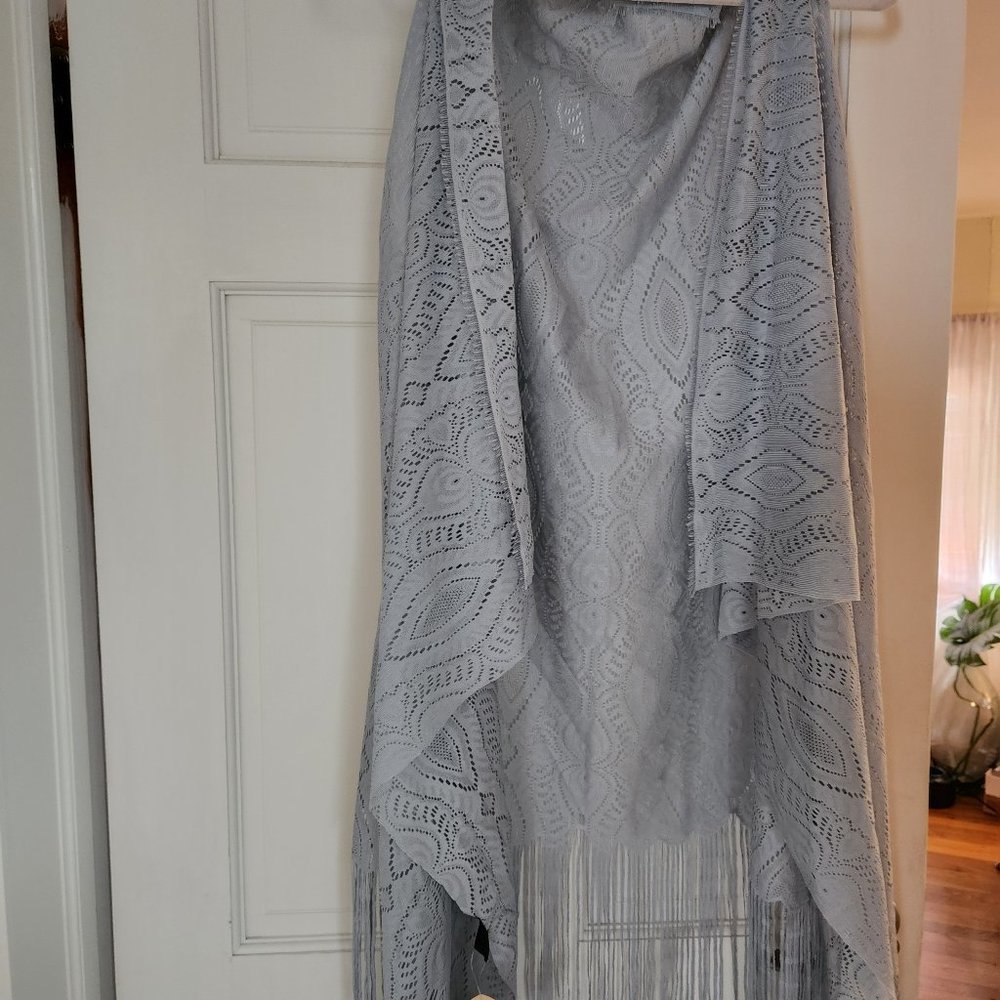 Ligjt gray shawl